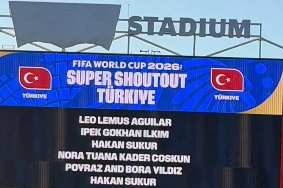 Turqia mbeti jashtë Kupës së Botës, ndërsa në Ankara zemërimi u përqendrua te përshëndetja në stadium për Hakan Sukur