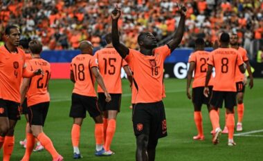 Holanda mbyll pjesën e parë me avantazh 2-0 ndaj Suedisë
