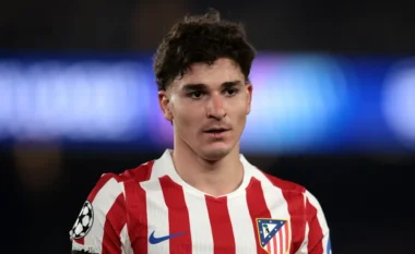 Barcelona përgatit tre alternativa në sulm në rast se nuk siguron Julian Alvarez