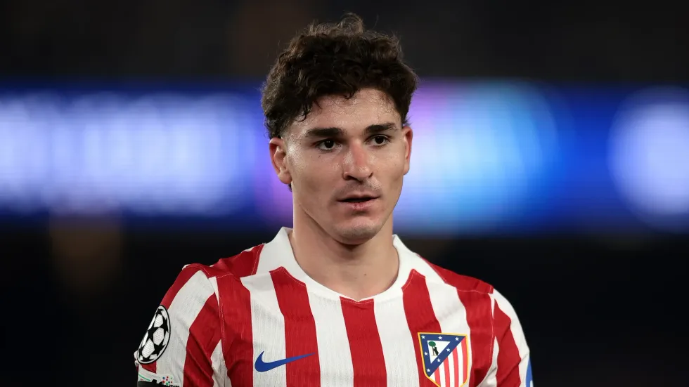 Barcelona përgatit tre alternativa në sulm në rast se nuk siguron Julian Alvarez