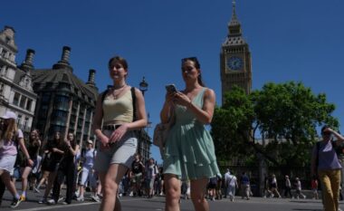 Britania përballet me vapë ekstreme, ekspertët paralajmërojnë temperatura mbytëse dhe pasoja të gjera