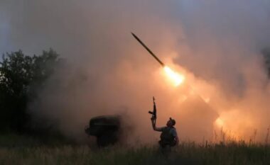 Kostyantynivka në një “zonë gri”, ndërsa forcat ruse shtojnë përparimin në qytetin strategjik të Donbasit