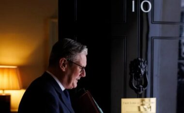 Rritet pasiguria në politikën britanike, vëmendja përqendrohet te Downing Street dhe e ardhmja e kryeministrit