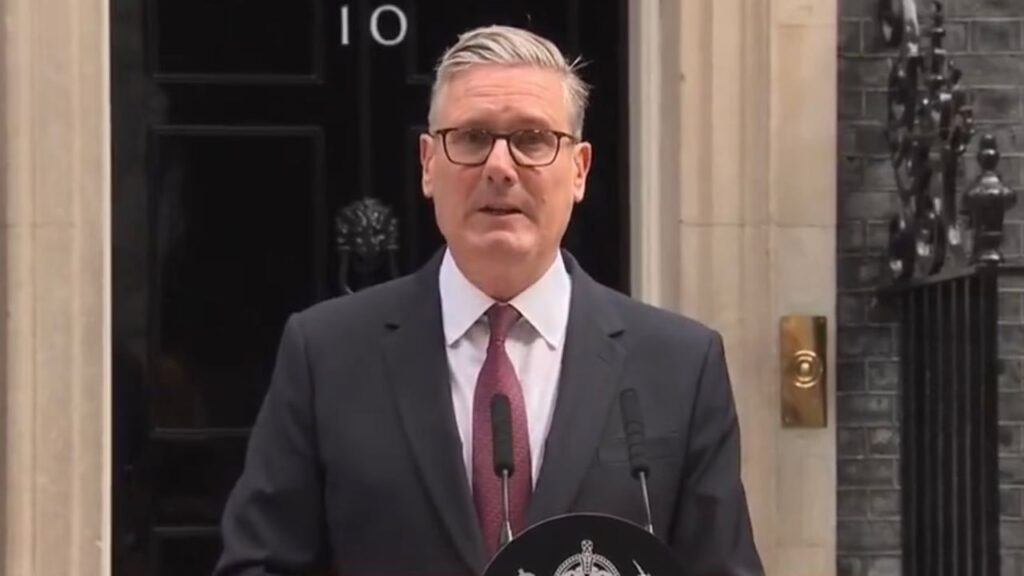 Keir Starmer njofton largimin si Kryeministër dhe lider i Laburistëve, mes emocionesh në fjalimin e lamtumirës