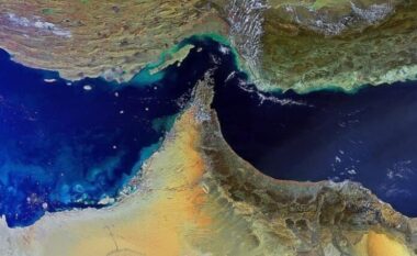 Bie ndjeshëm qarkullimi në Ngushticën e Hormuzit, Irani fajëson sulmet në Liban për prishjen e armëpushimit