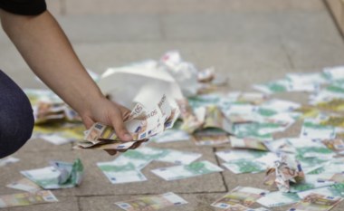 Mbi 150 mijë euro në muaj nga buxheti për ish-deputetët përmes “pagës kalimtare”