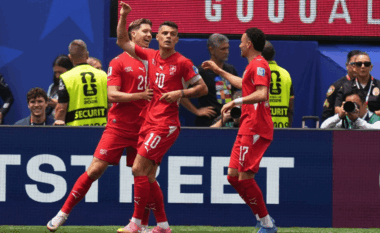Granit Xhaka në krye, Rodri pas tij – zbulohet renditja e mesfushorëve më të mirë të Botërorit në pasime nën presion