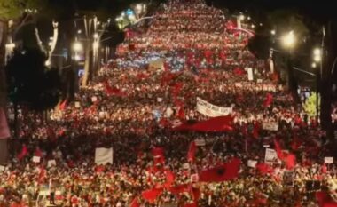 VIDEO/ Në ditën e 21-të të protestës, mijëra shqiptarë nga vendi dhe diaspora u mblodhën te Kryeministria: Edi Rama, je i rrethuar! Jep dorëheqjen