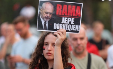 Feraj: Protestat në Shqipëri janë vetorganizim qytetar, jo nismë e partive politike