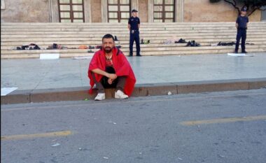 Qytetari Erlis Sina i kundërpërgjigjet Ramës pas përdorimit të fotos së tij në mesazhin për protestën