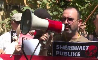 Unioni i Sindikatave proteston para Ministrisë së Financave dhe paraqet 5 kërkesat kryesore