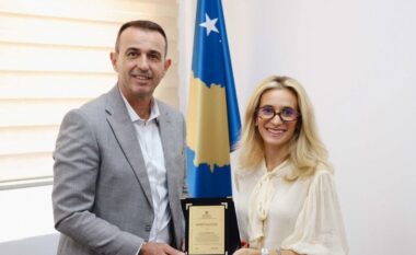 Ministri Blerim Gashani përgëzon Gresa Bakraçin për arritjet: Kosova krenohet me kampionen e saj