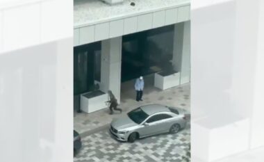 Video/ Momenti dramatik i vrasjes së një oficeri policie në Kanada, autori qëllon me armë ndaj tij