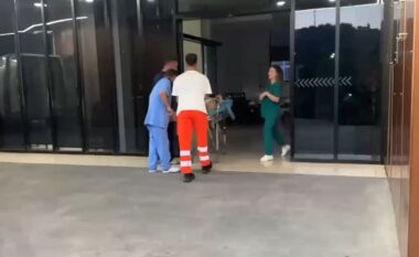 Aksident në Lungomaren e Vlorës, motomjeti përplas një të moshuar që dërgohet në spital