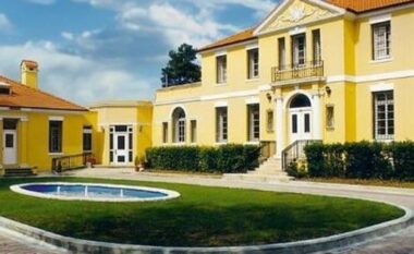Ambasada amerikane hedh poshtë deklaratat e protestuesit: Akuzat për kërcënime në emrin tonë janë krejtësisht të rreme