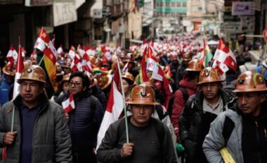 Pas mbi shtatë javësh bllokimesh, mbyllen protestat dhe hapen rrugët në Bolivi