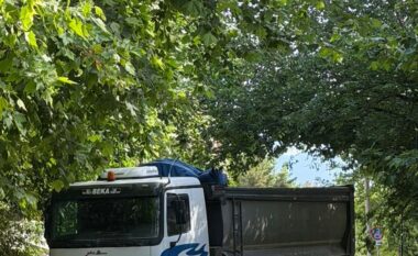 Liqeni i Thatë nën presionin e ndërtimeve, banorët denoncojnë pluhur, zhurmë dhe bllokim nga mjetet e rënda
