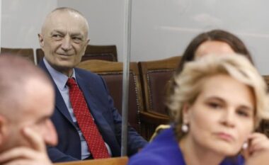 Përplasje në seancën e GJKKO-së mes Ilir Metës dhe Monika Kryemadhit: “Mjaft, mos fol me thashetheme”, ndërhyn edhe gjykata