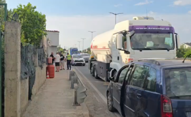 Aksident në aksin Durrës–Plepa, shoferi përfundon me urgjencë në spital