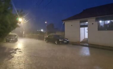 Stuhi me reshje të dendura godet juglindjen e vendit