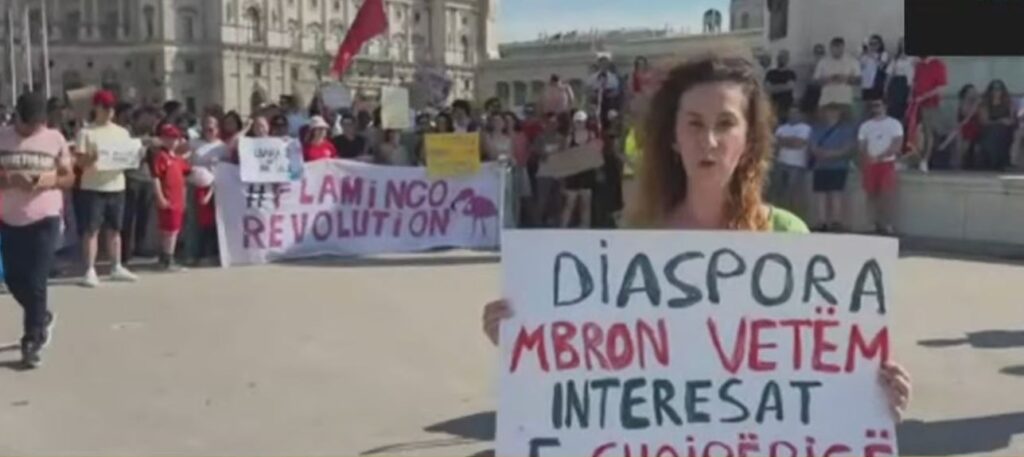 Diaspora shqiptare proteston kundër Ramës edhe në Vjenë, aktivistja: Mbështesim kërkesat e protestuesve në Tiranë, thirrjet tona janë të njëjta