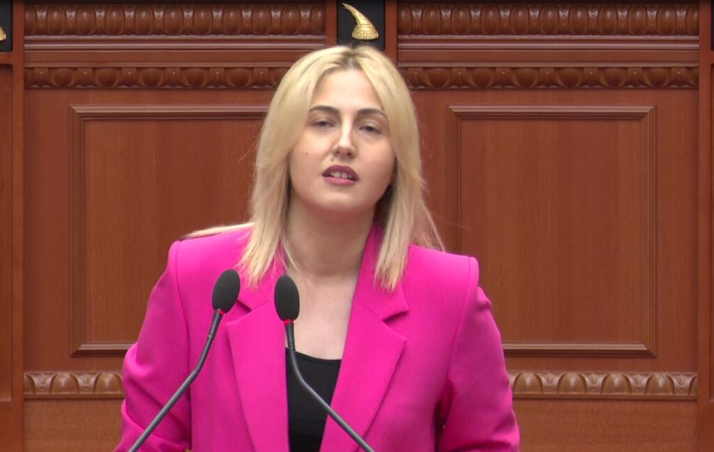 ‘Struc i Nartës’, Zhupa-Jaupajt: S’të vjen pak turp? Jep dorëheqjen dhe shijo jetën